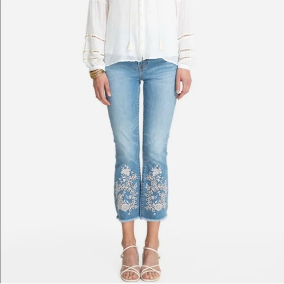 Johnny Was Samira Eyelet Cropped Baby Boot Mid Rise Jeans Embroidered Size 29 - Picture 2 of 16